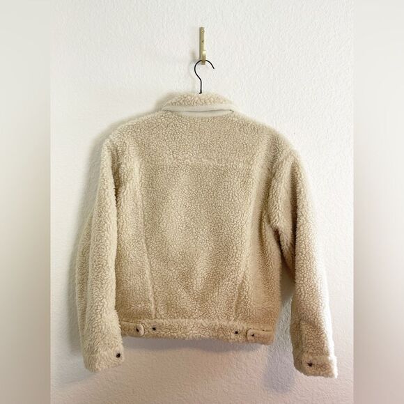 Anthropologie Levi's Sherpa cropped Trucker Jacket. XS - Picture 4 of 7